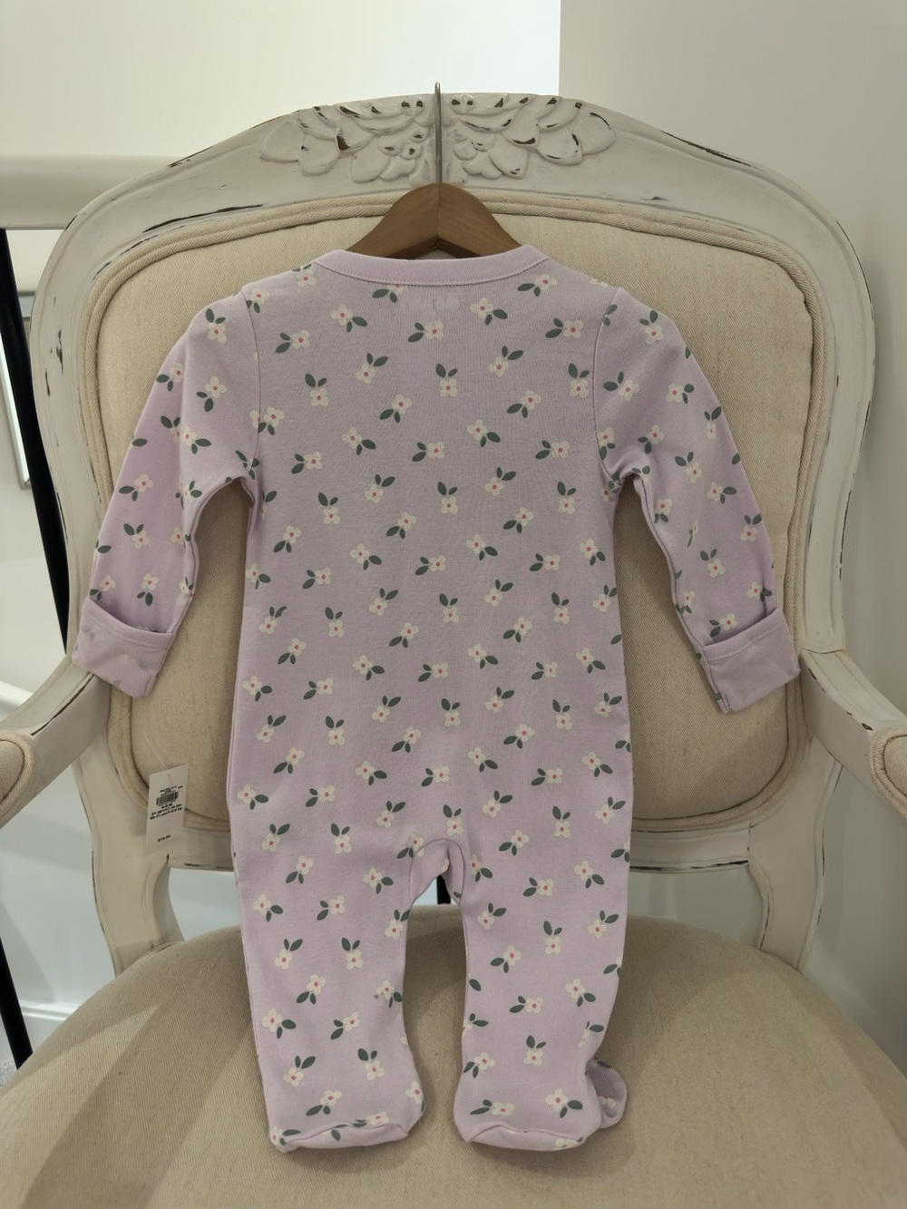 🦢 6~9 Mth 100% Cotton Old Navy Lavender Floral Footed One-Piece Baby Sleeper NWT - Picture 2 of 9